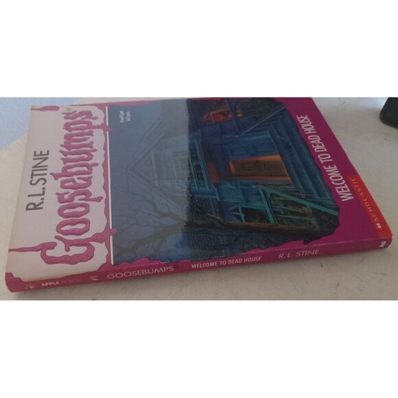 R.L. Stine's Goosebumps Book #1 Welcome To Dead House Preowned - Picture 5 of 11
